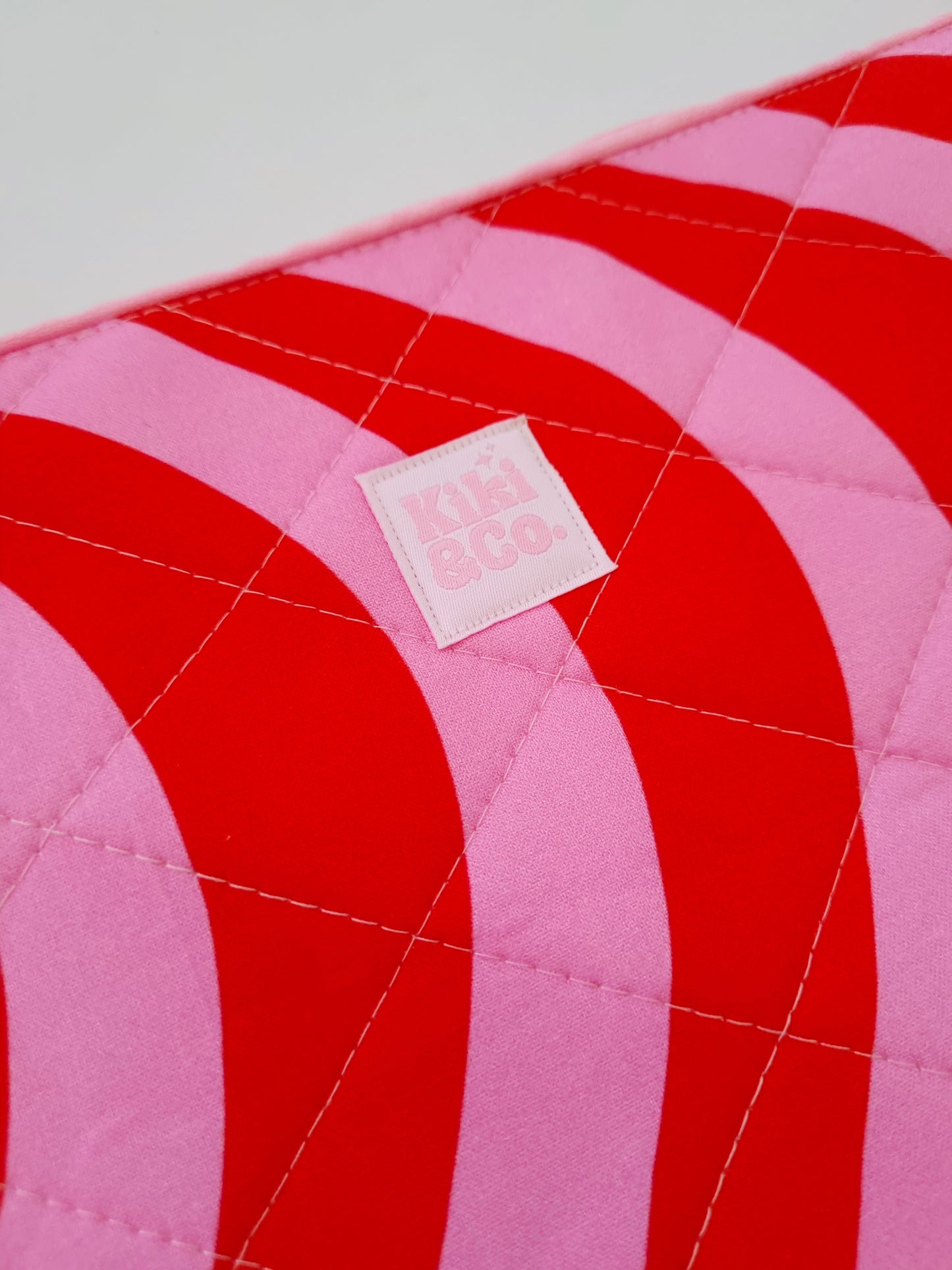 Quilted Laptop Sleeve - Pink/Red Wavy Stripes
