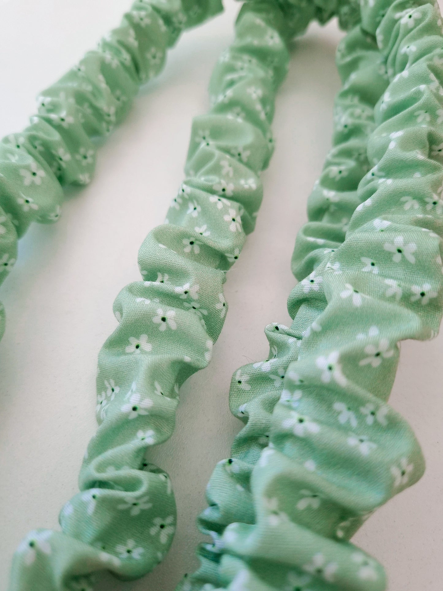 Scrunchie Lanyard - Mint Daisy